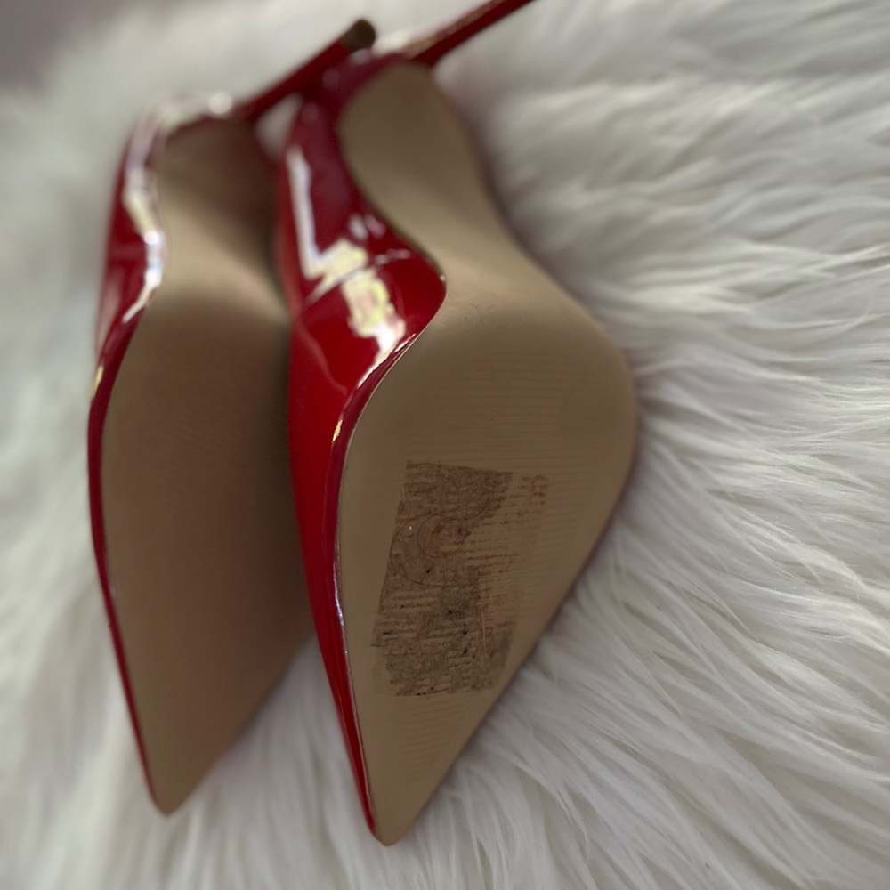 Never used. Red Steve Madden 5.5 heels